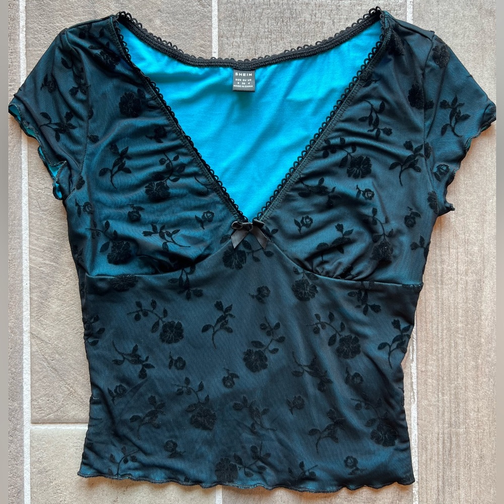 SHEIN V-neck lace flower pattern top. Size small.